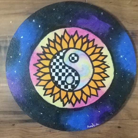 Cherry lips painting, space flower circle canvas - Picture 2 of 2